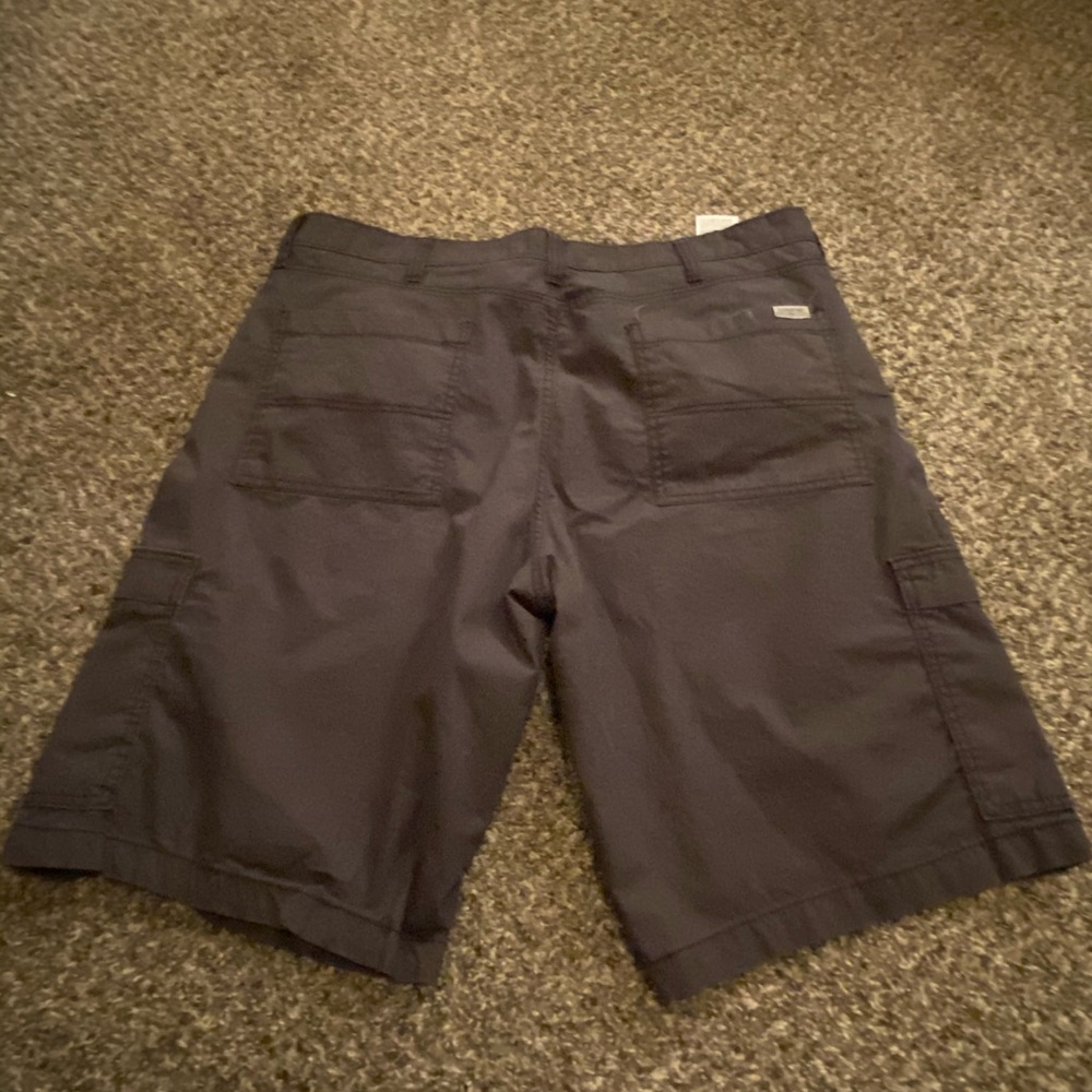 Men’s grey cargo shorts